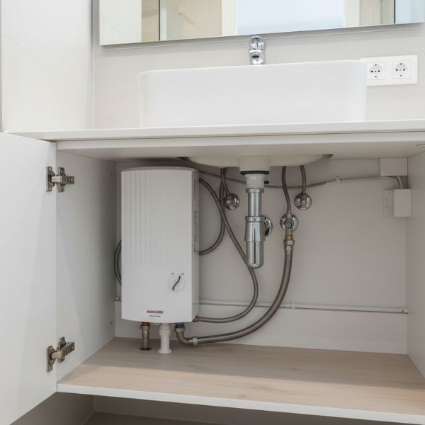 Termo Instantáneo DEL NEW Serie Select 18–27 kW – Agua Caliente al Instante con Máxima Eficiencia A Plus Rehabilitación Energética SL