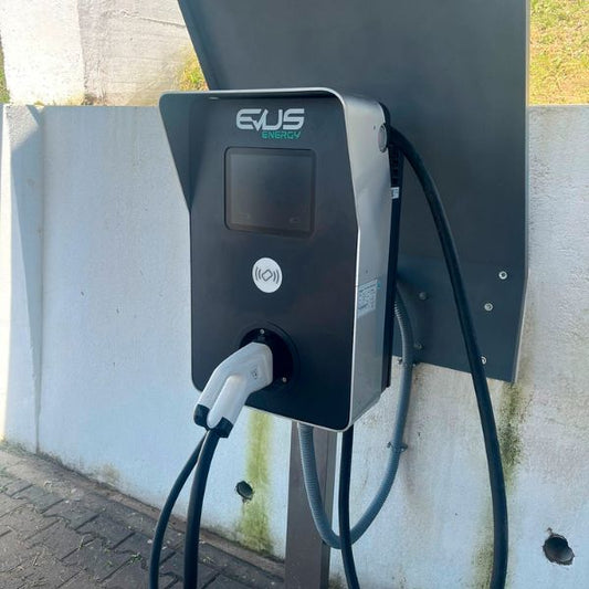 DC 300 ULTRA – Cargador Rápido DC 30 kW Wallbox | CCS2, 4G, WiFi, Ethernet y Pantalla Táctil 10”